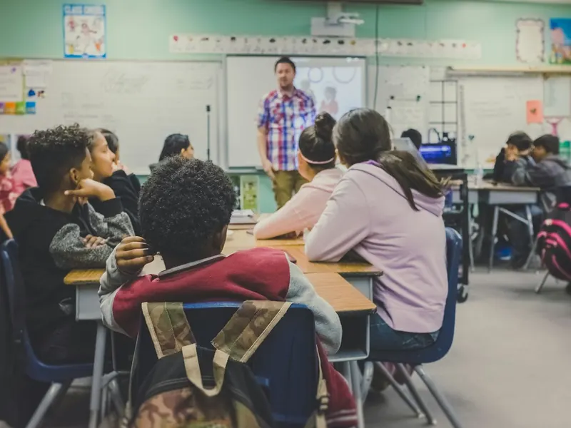 Alumnos de secundaria en clase